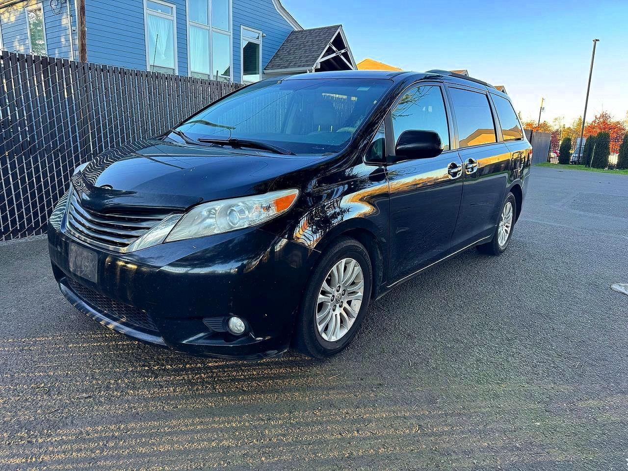 2014 Toyota Sienna Xle 8-Passenger - Фото 2