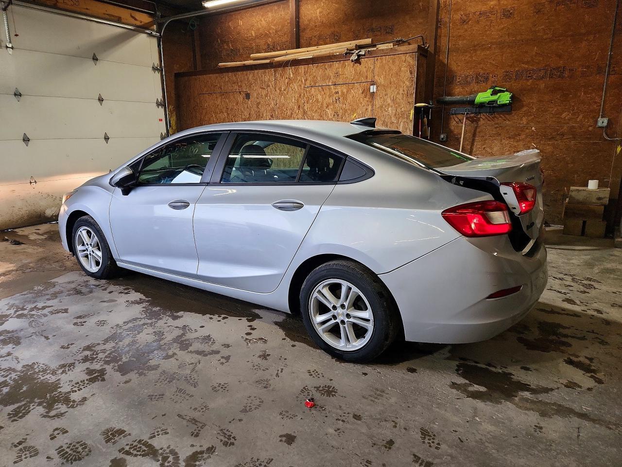 2017 Chevrolet Cruze Ls - Фото 2