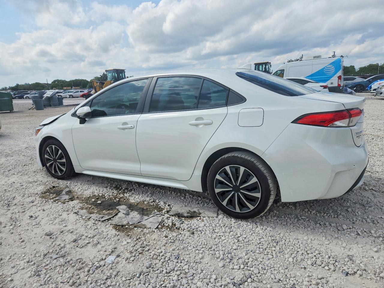 2021 Toyota Corolla Le - Image 2