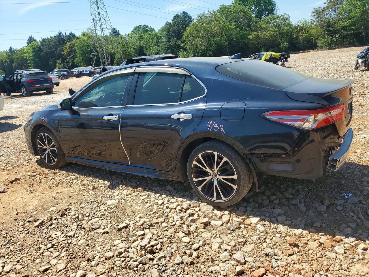 2019 Toyota Camry Se - Image 2