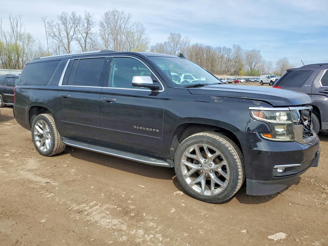 2017 Chevrolet Suburban K1500 Premier - Image 4