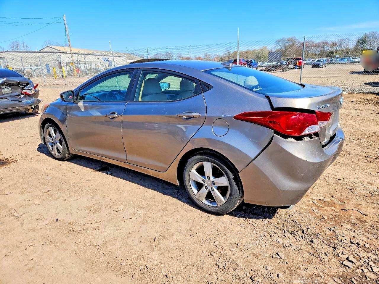 2013 Hyundai Elantra Gls - Image 2