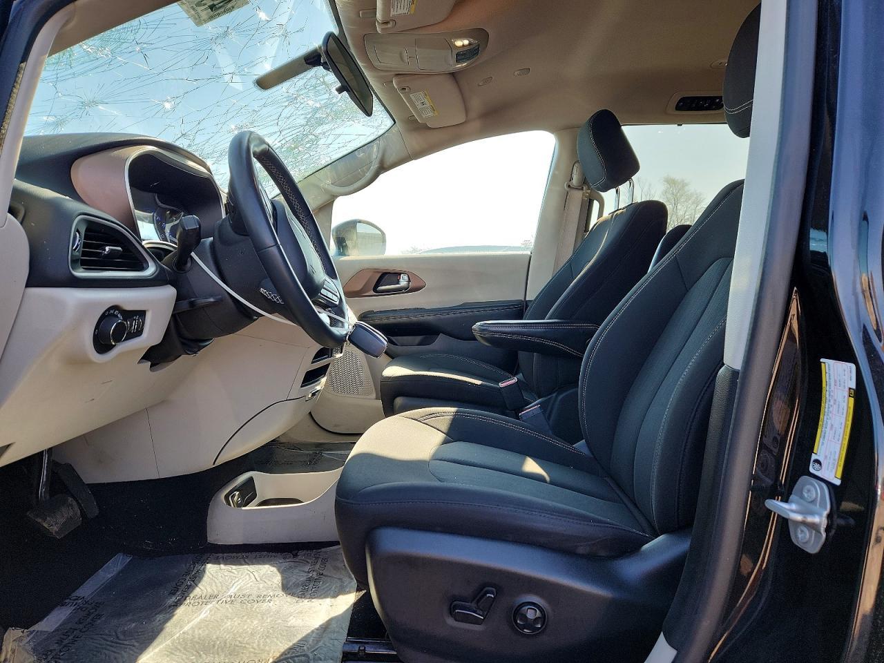 2022 Chrysler Voyager Lx - Фото 7