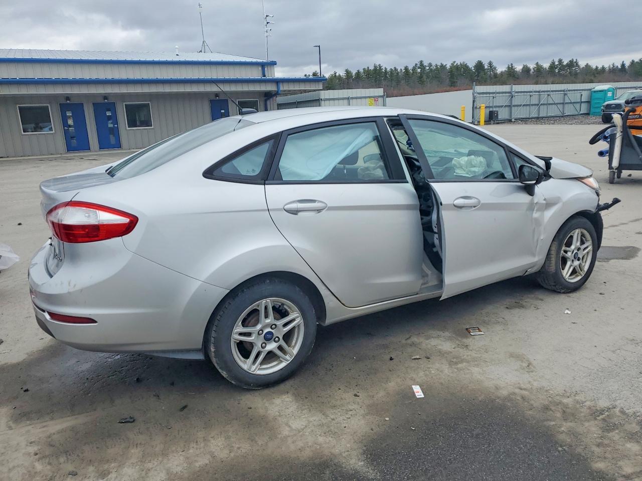 2017 Ford Fiesta Se - Image 3