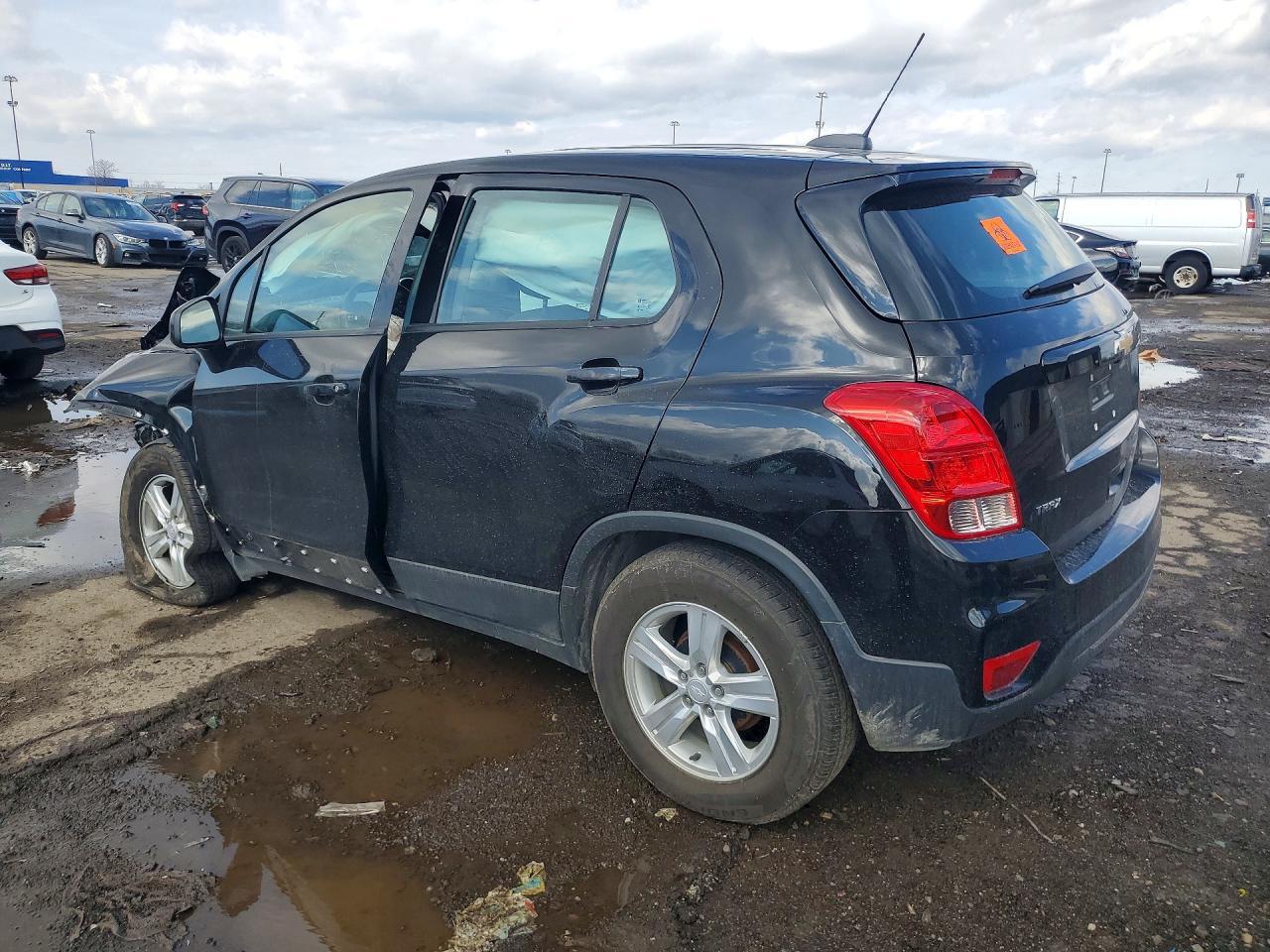 2019 Chevrolet Trax Ls - Image 2