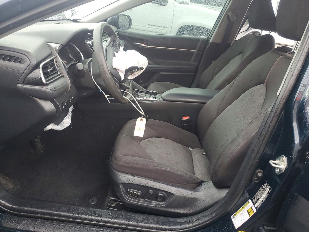 2019 Toyota Camry Hybrid Le - Image 7