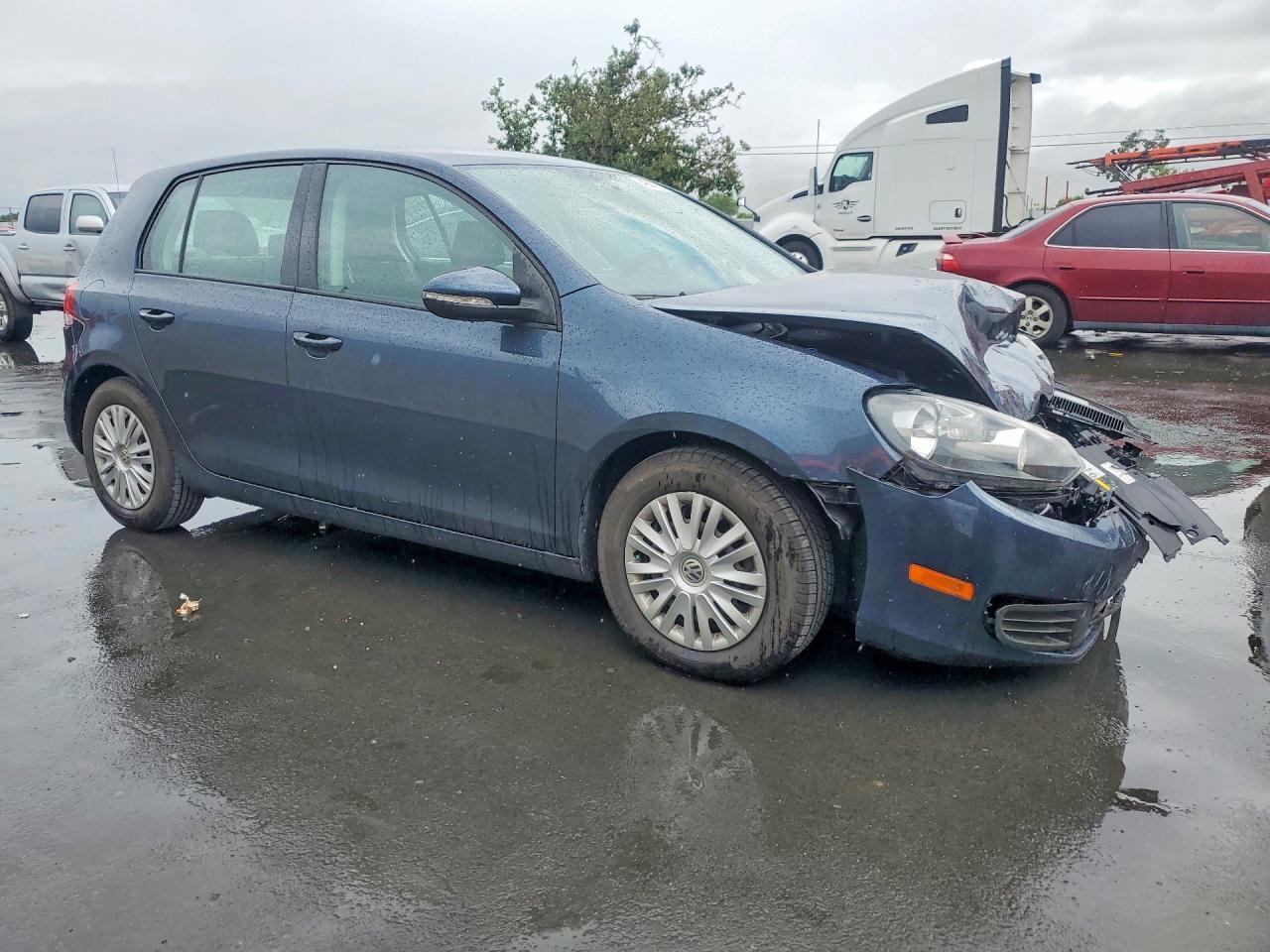2013 Volkswagen Golf - Image 4