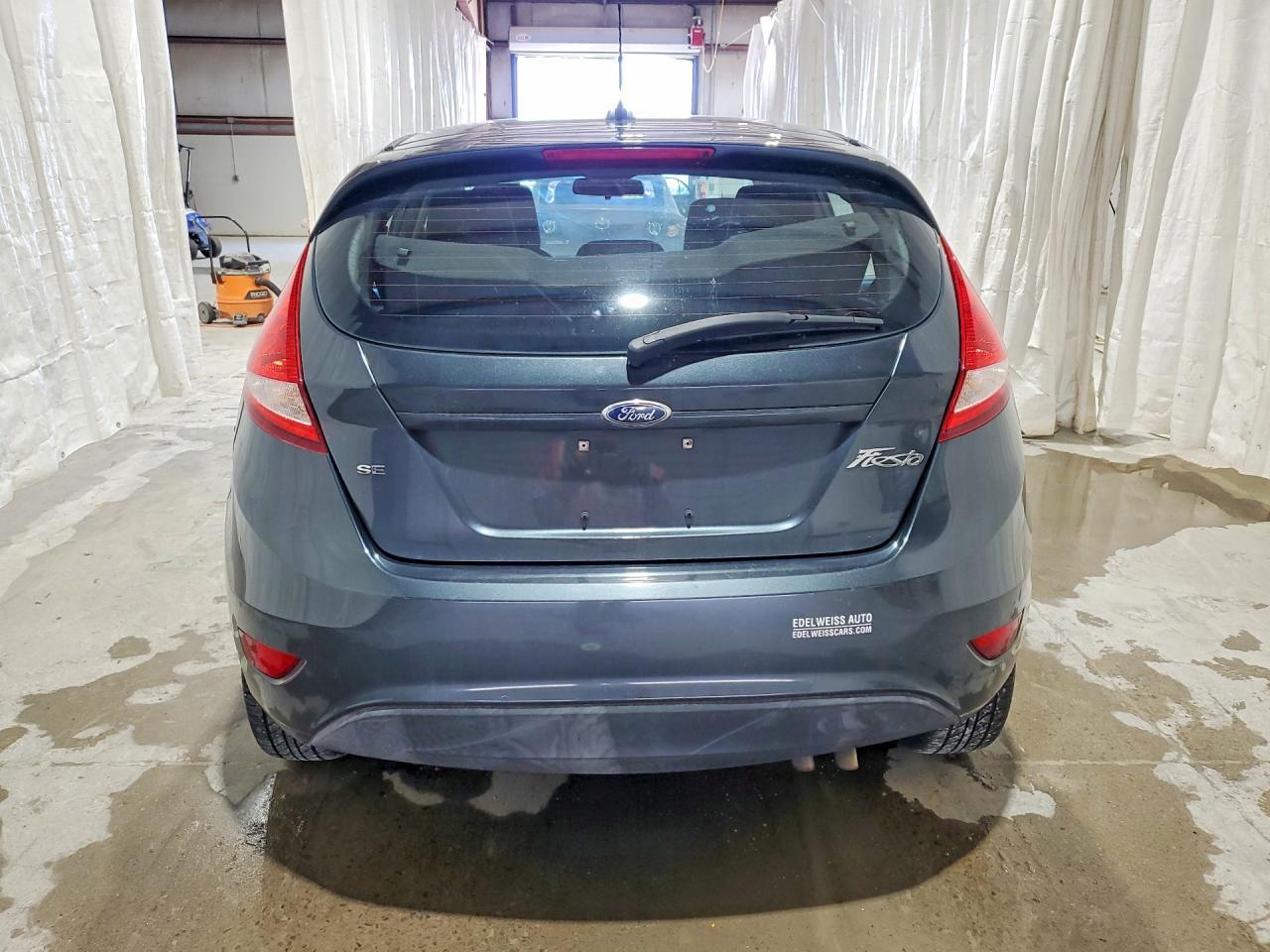 2011 Ford Fiesta Se - Фото 6