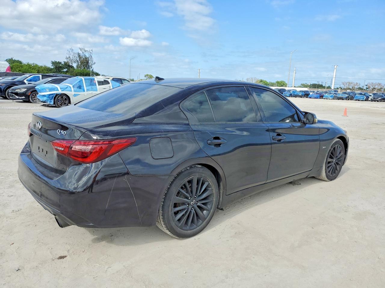 2018 Infiniti Q50 3.0T Luxe - Фото 3