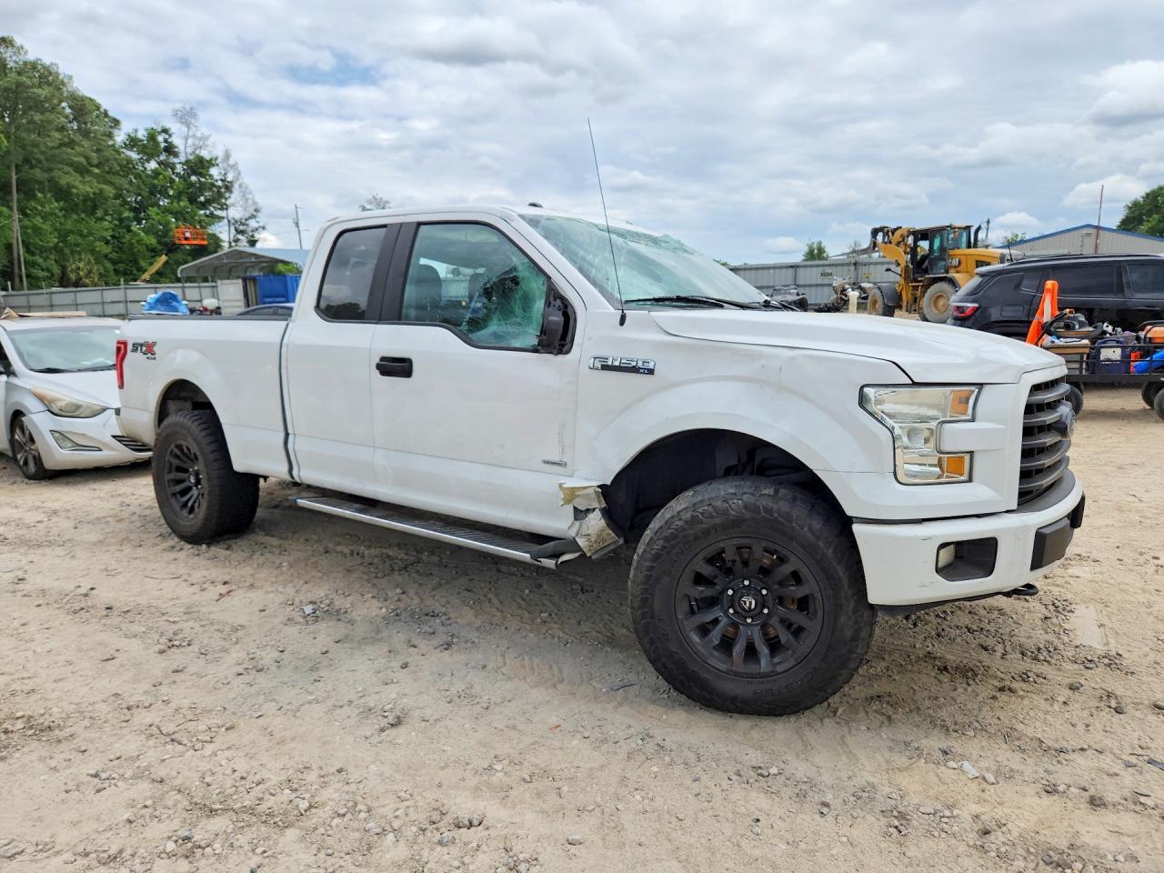 2017 Ford F150 Super Cab - Image 4