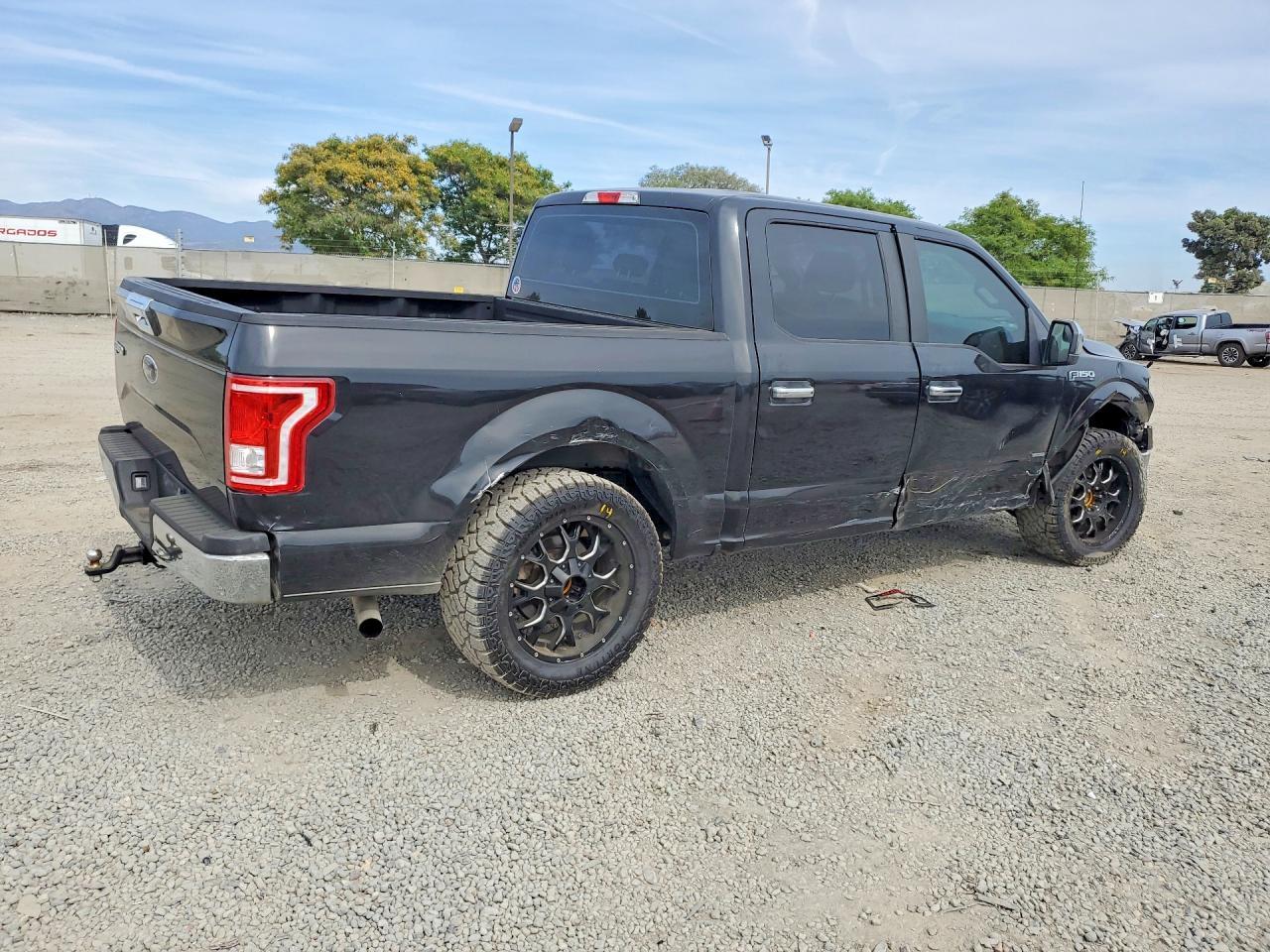 2015 Ford F150 Supercrew - Фото 3