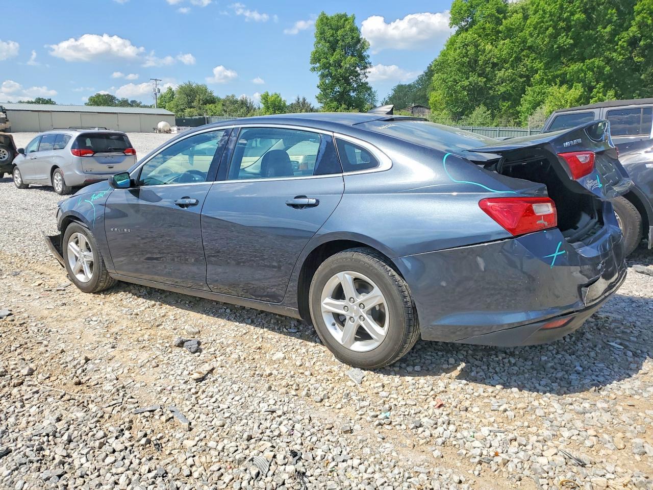 2021 Chevrolet Malibu Ls - Фото 2