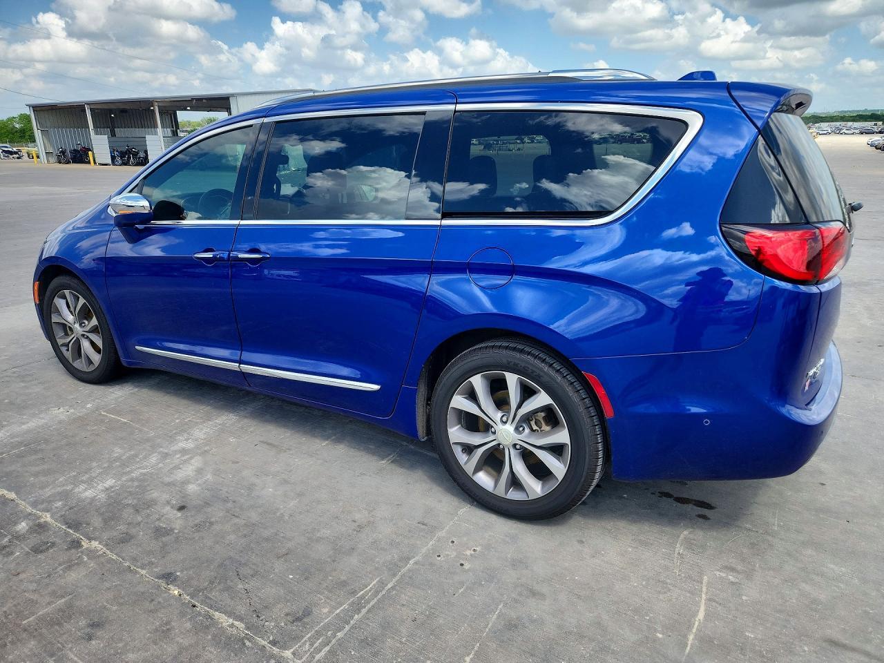 2020 Chrysler Pacifica Limited - Image 2