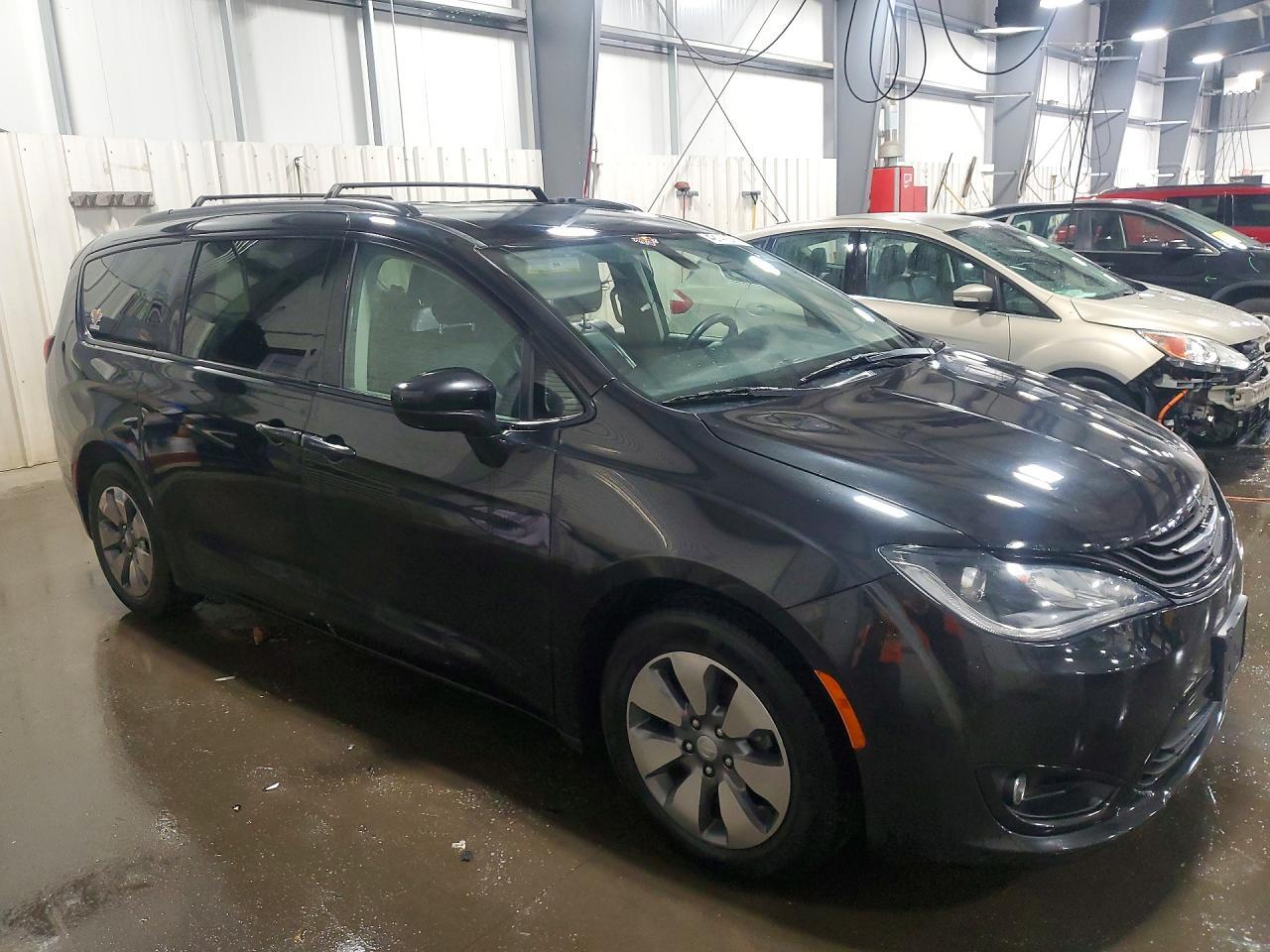 2018 Chrysler Pacifica Hybrid Touring L - Фото 4