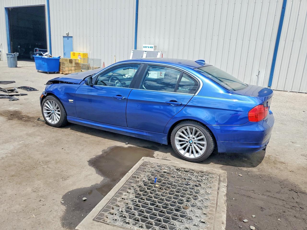 2011 BMW 335 Xi - Фото 2
