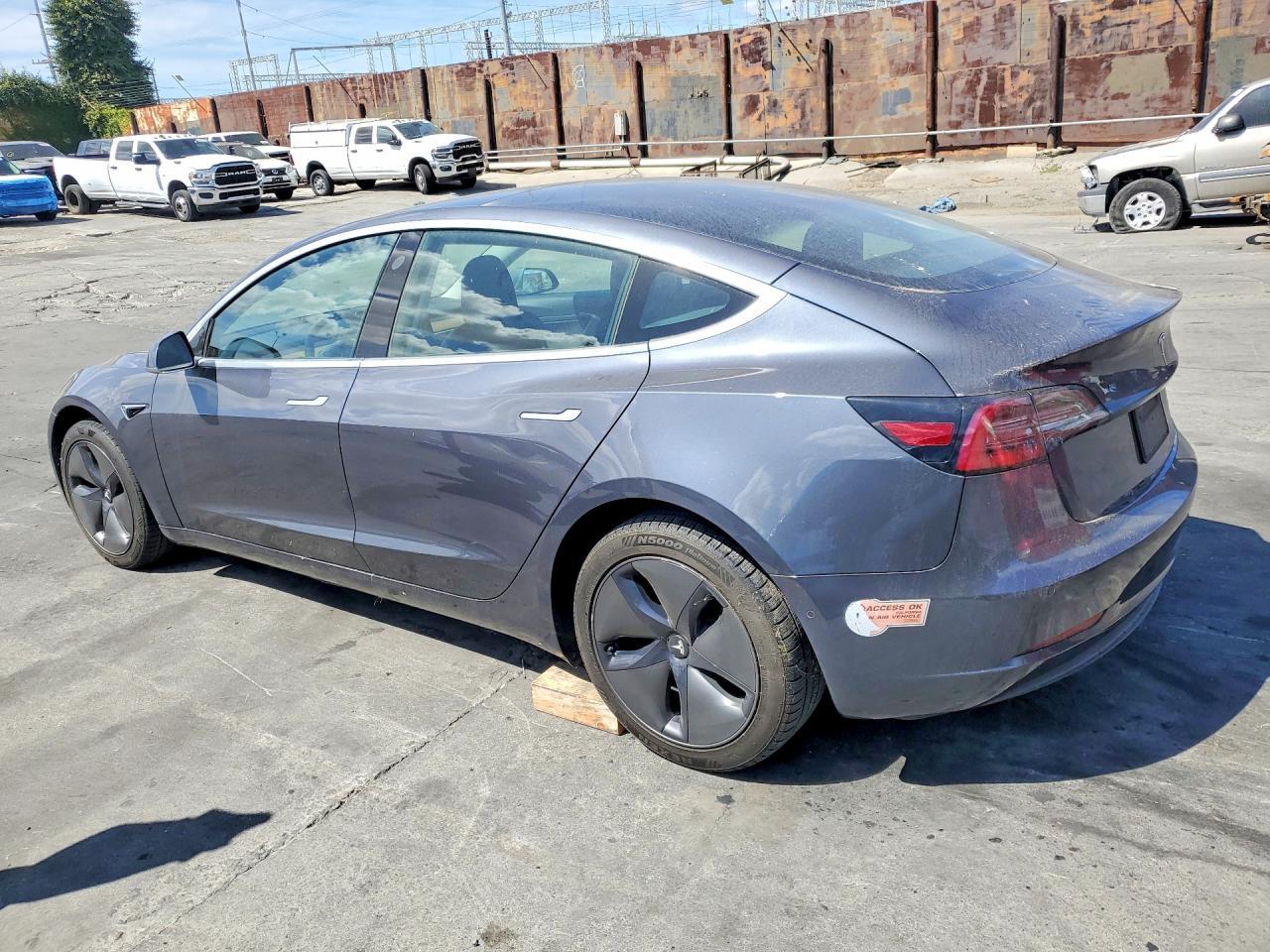 2020 Tesla Model 3 - Фото 2