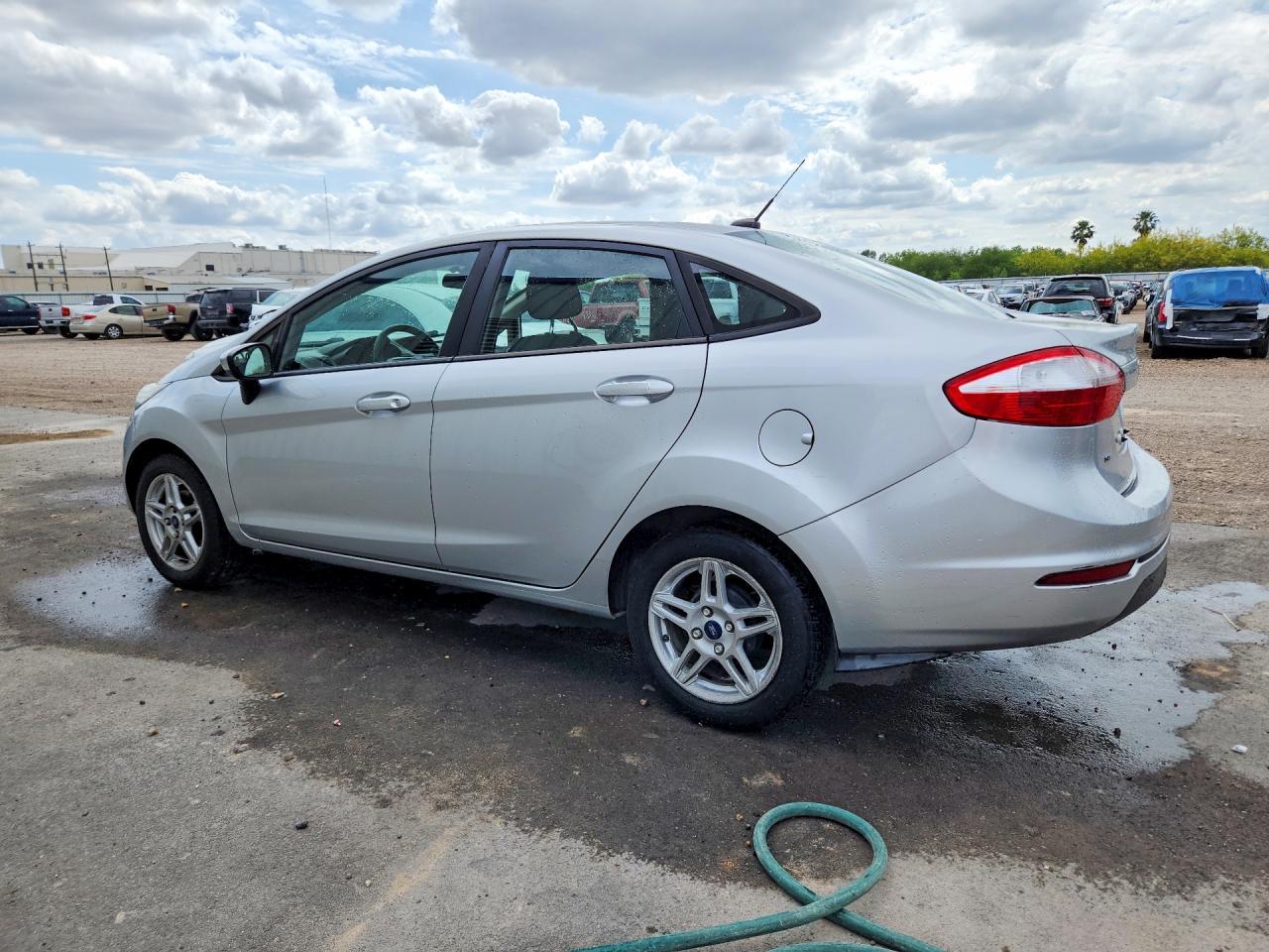 2017 Ford Fiesta Se - Image 2