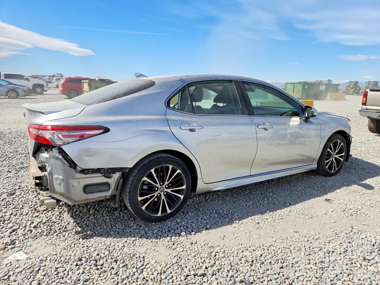 2019 Toyota Camry Se - Image 3