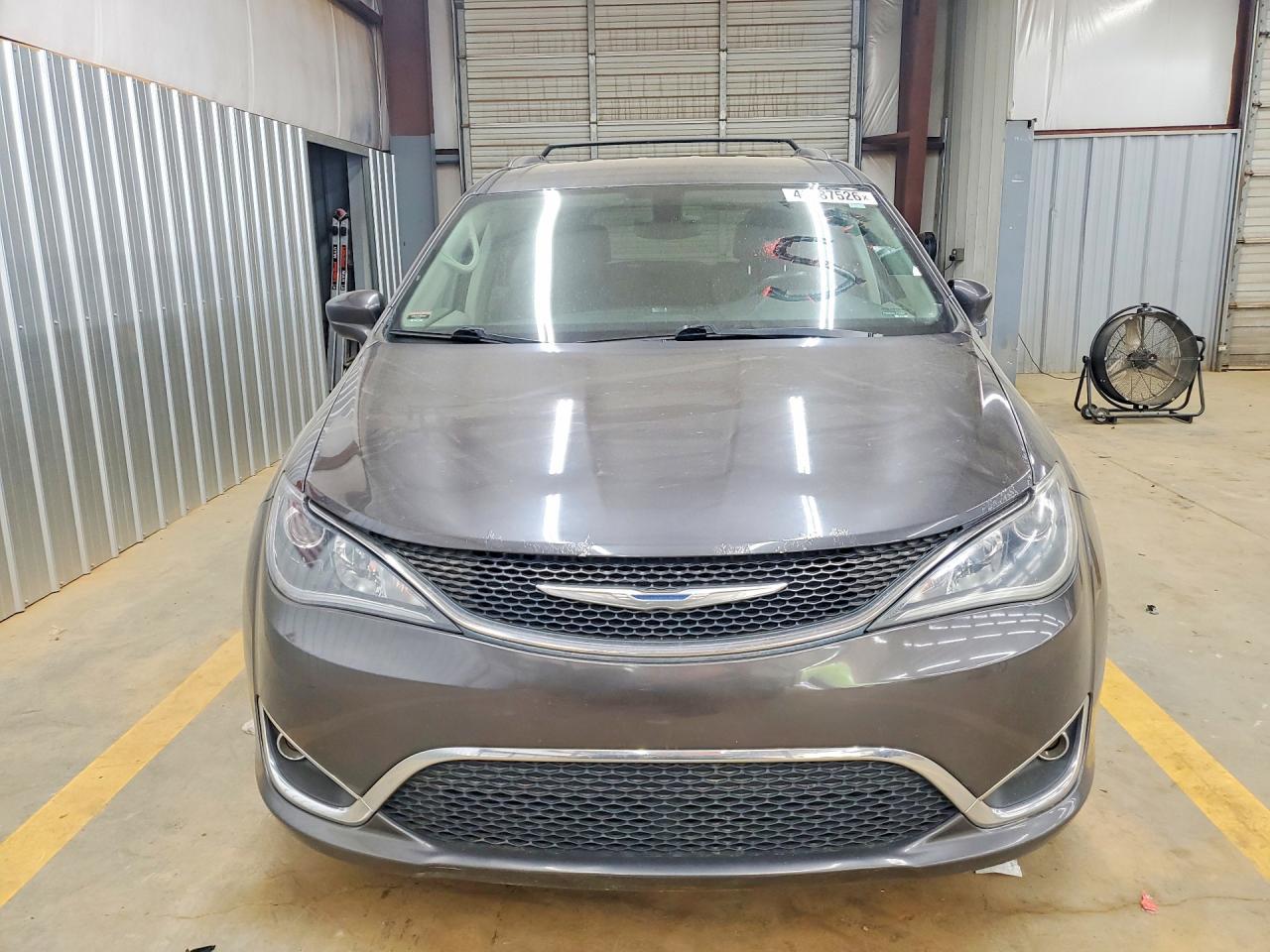 2017 Chrysler Pacifica Touring L - Фото 5