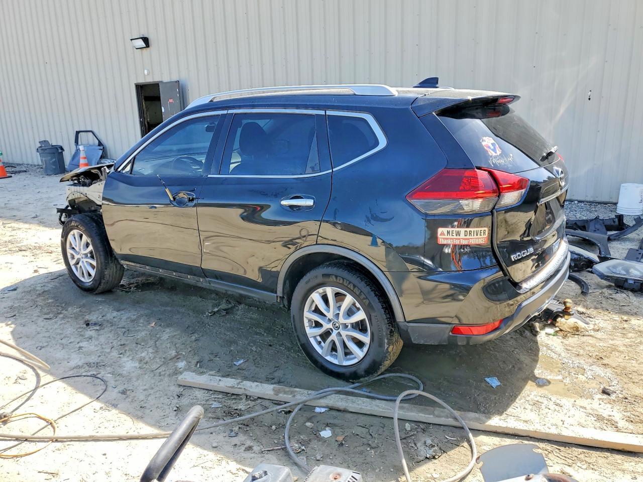 2018 Nissan Rogue Sv - Image 2
