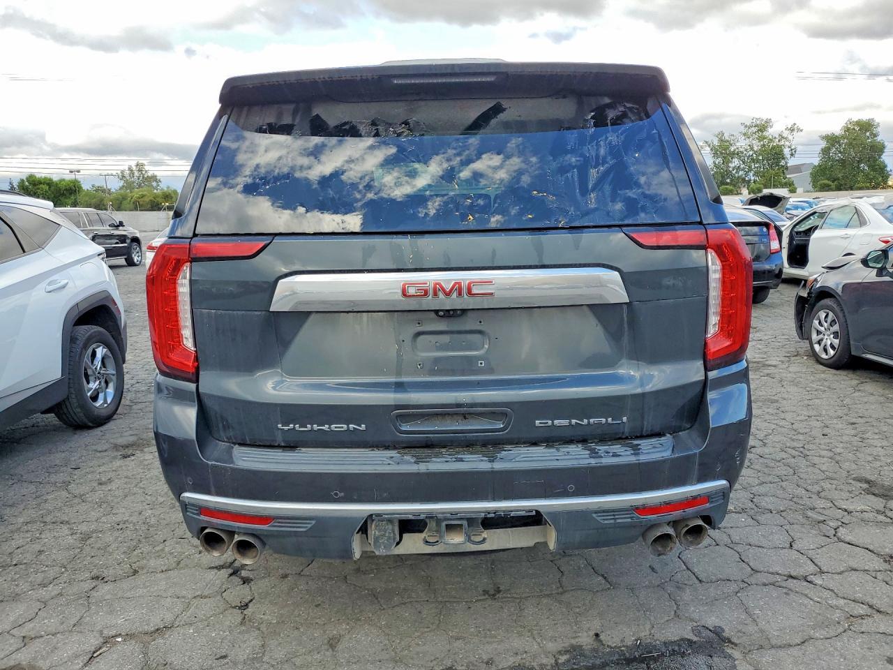2022 GMC Yukon Denali - Image 6