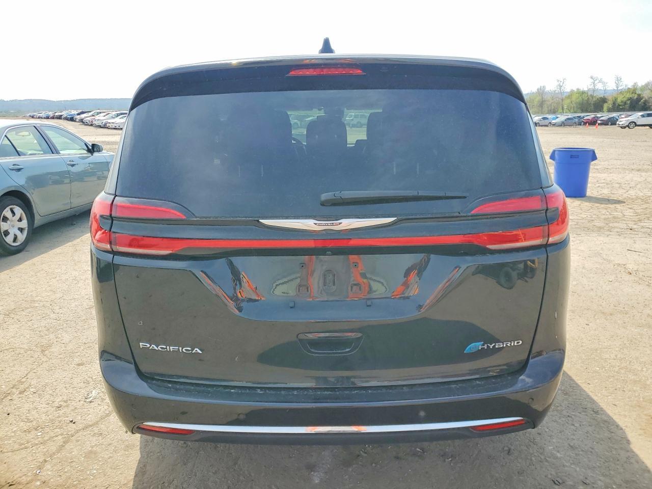 2023 Chrysler Pacifica Hybrid Limited - Image 6