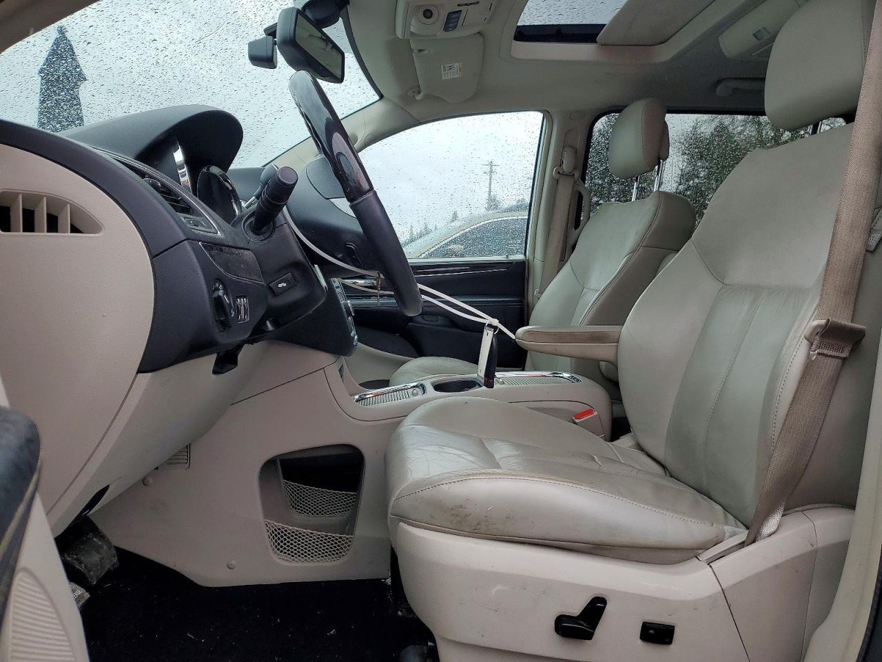 2015 Chrysler Town & Country Lx - Фото 7