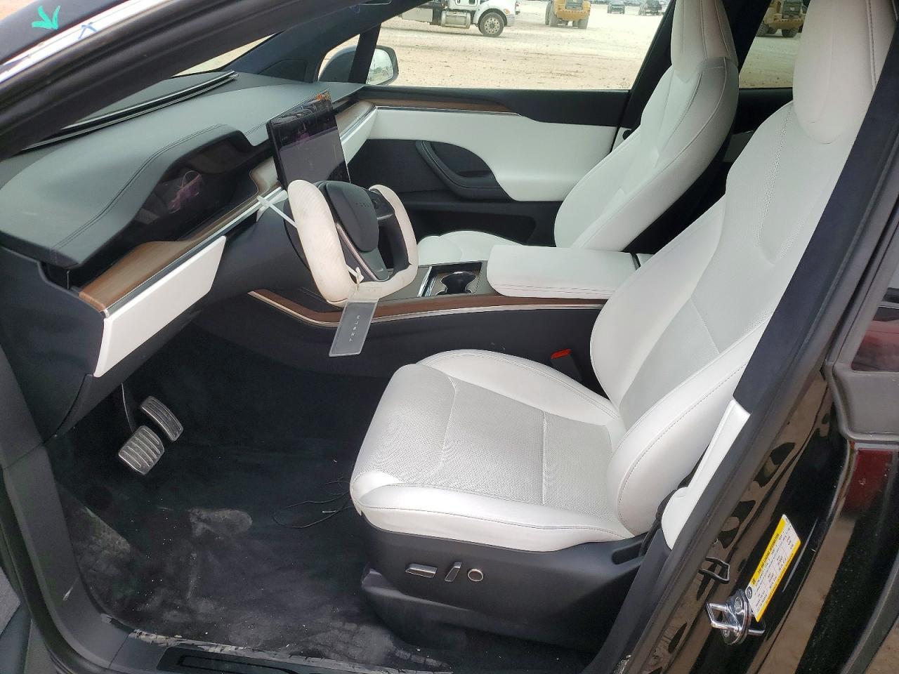 2023 Tesla Model X - Image 7