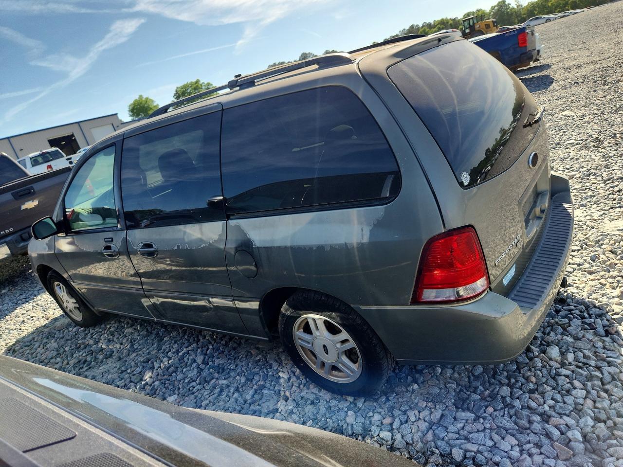 2005 Ford Freestar - Фото 2