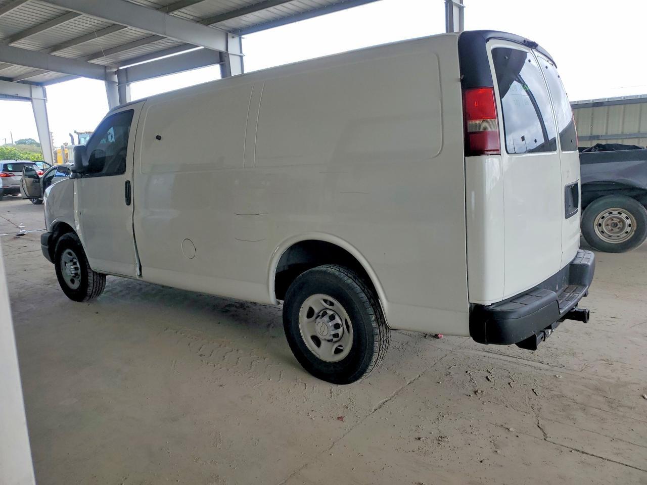 2010 Chevrolet Express G2500 - Image 2
