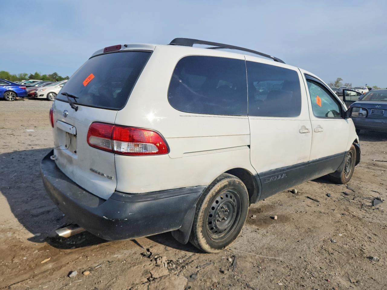 2002 Toyota Sienna Ce - Image 3