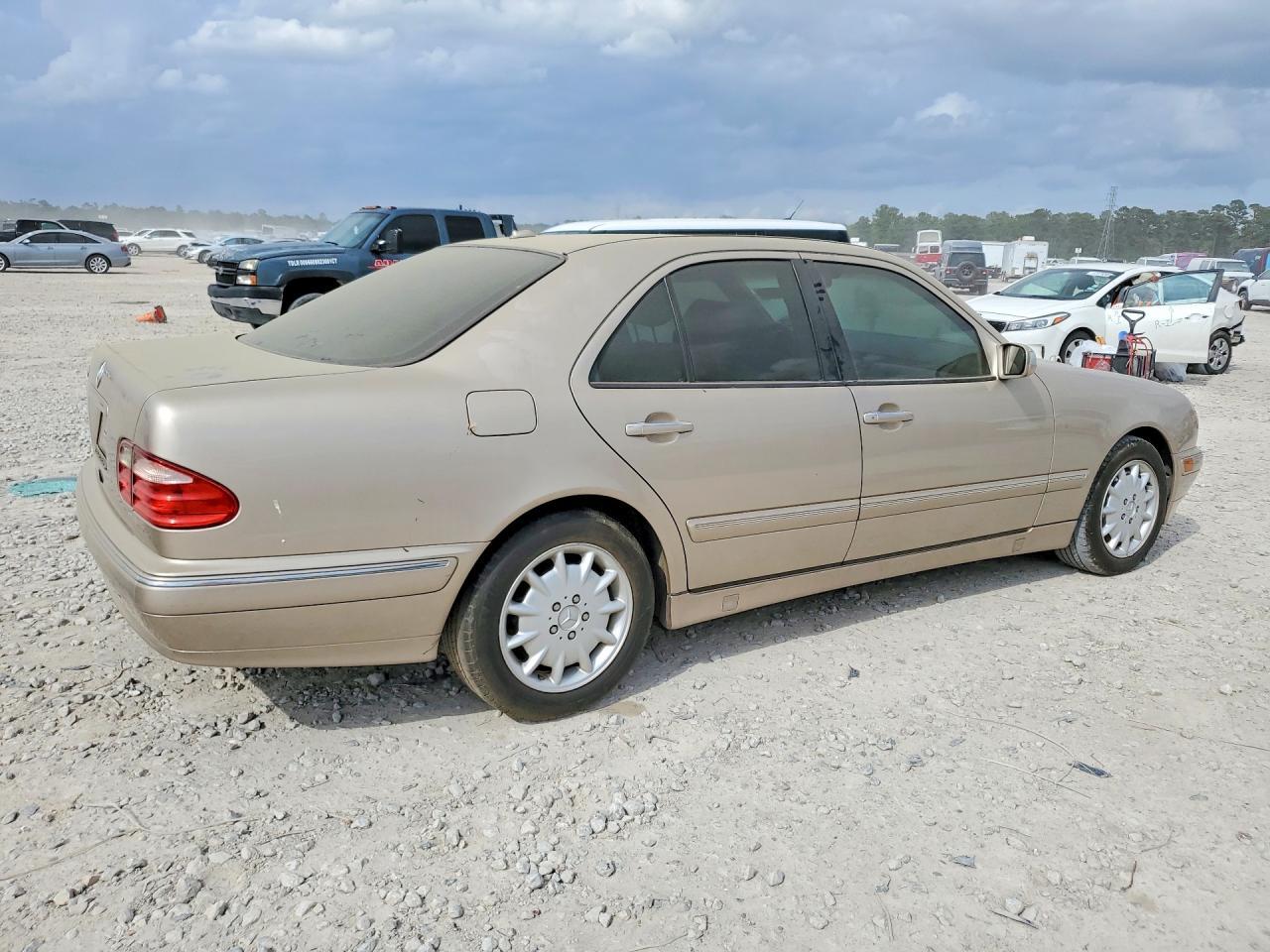 2000 Mercedes-Benz E 320 - Image 3