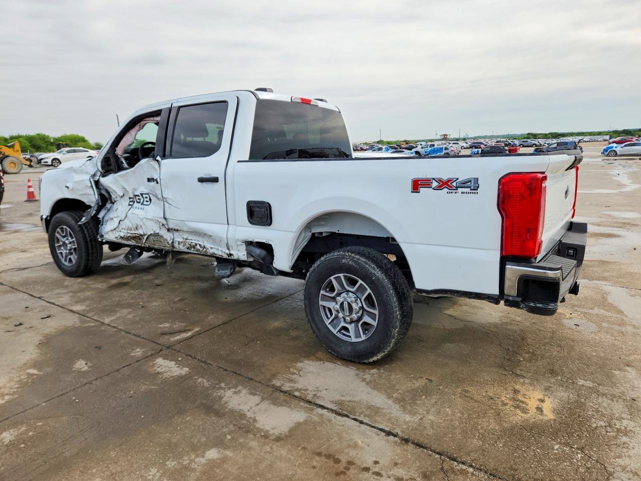 2025 Ford F250 Super Duty - Фото 2