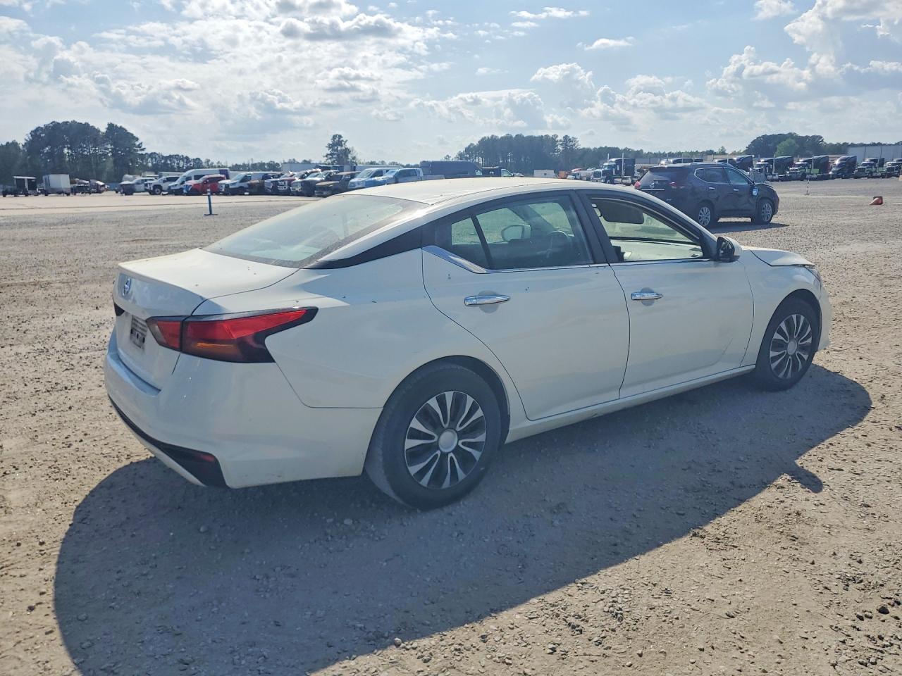 2022 Nissan Altima 2.5 S - Image 3