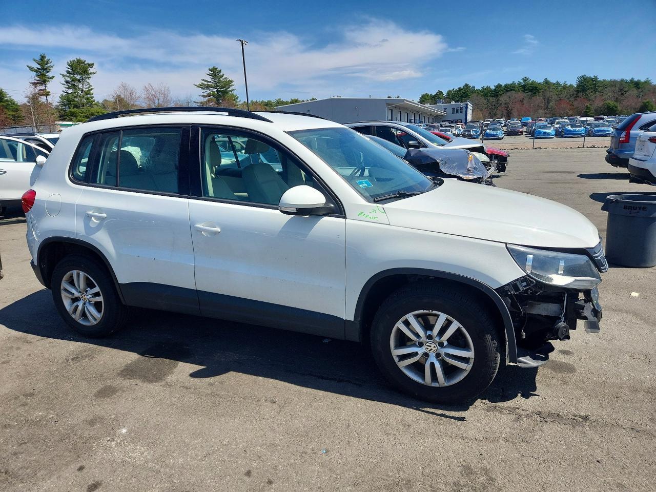 2016 Volkswagen Tiguan S - Фото 4