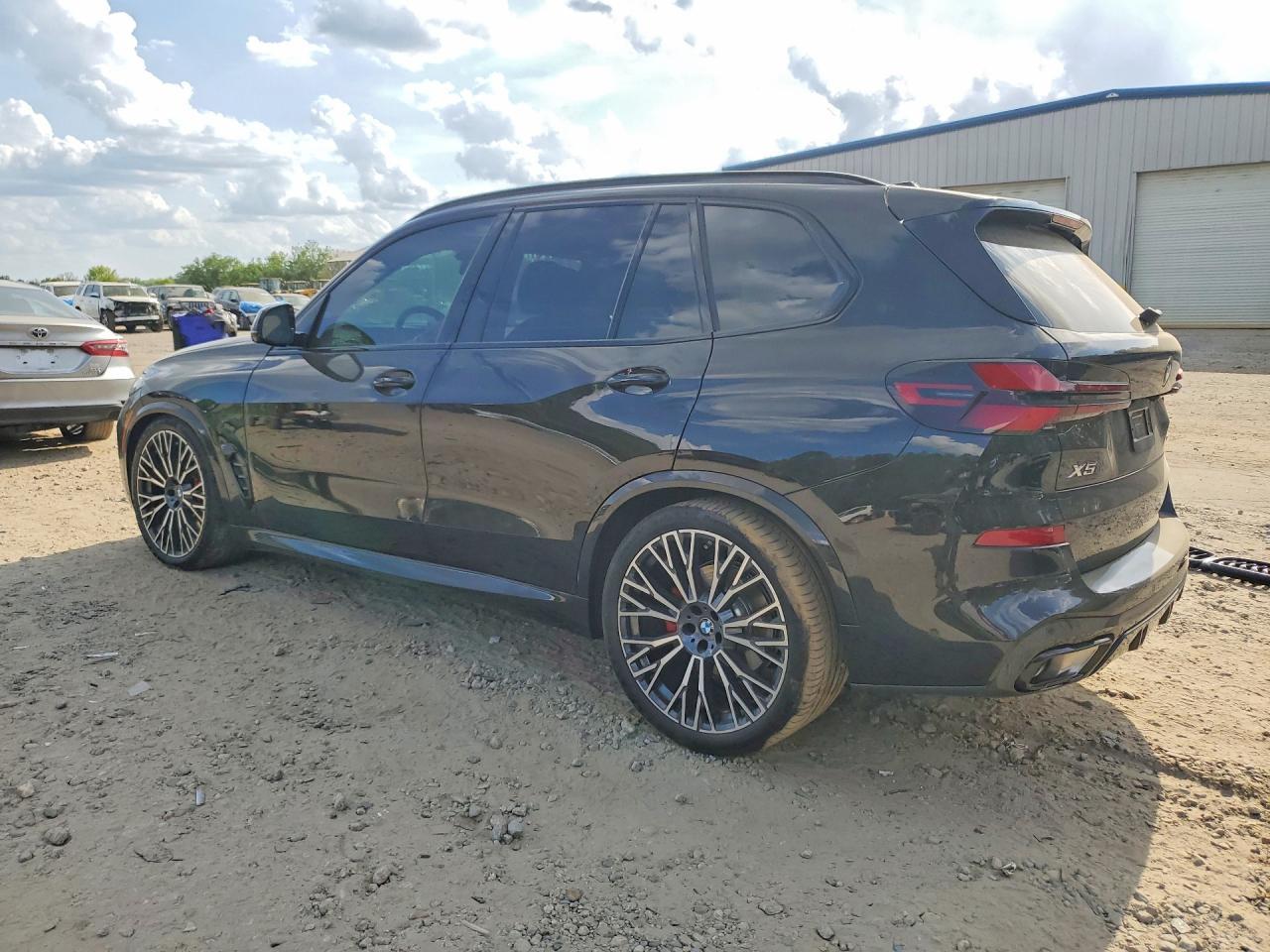 2026 BMW X5 xDrive40I - Фото 2