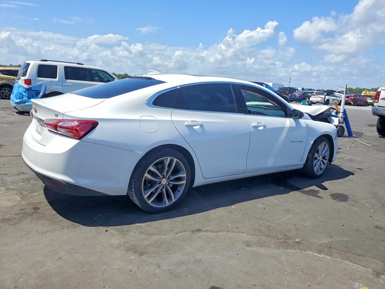 2022 Chevrolet Malibu Lt - Фото 3