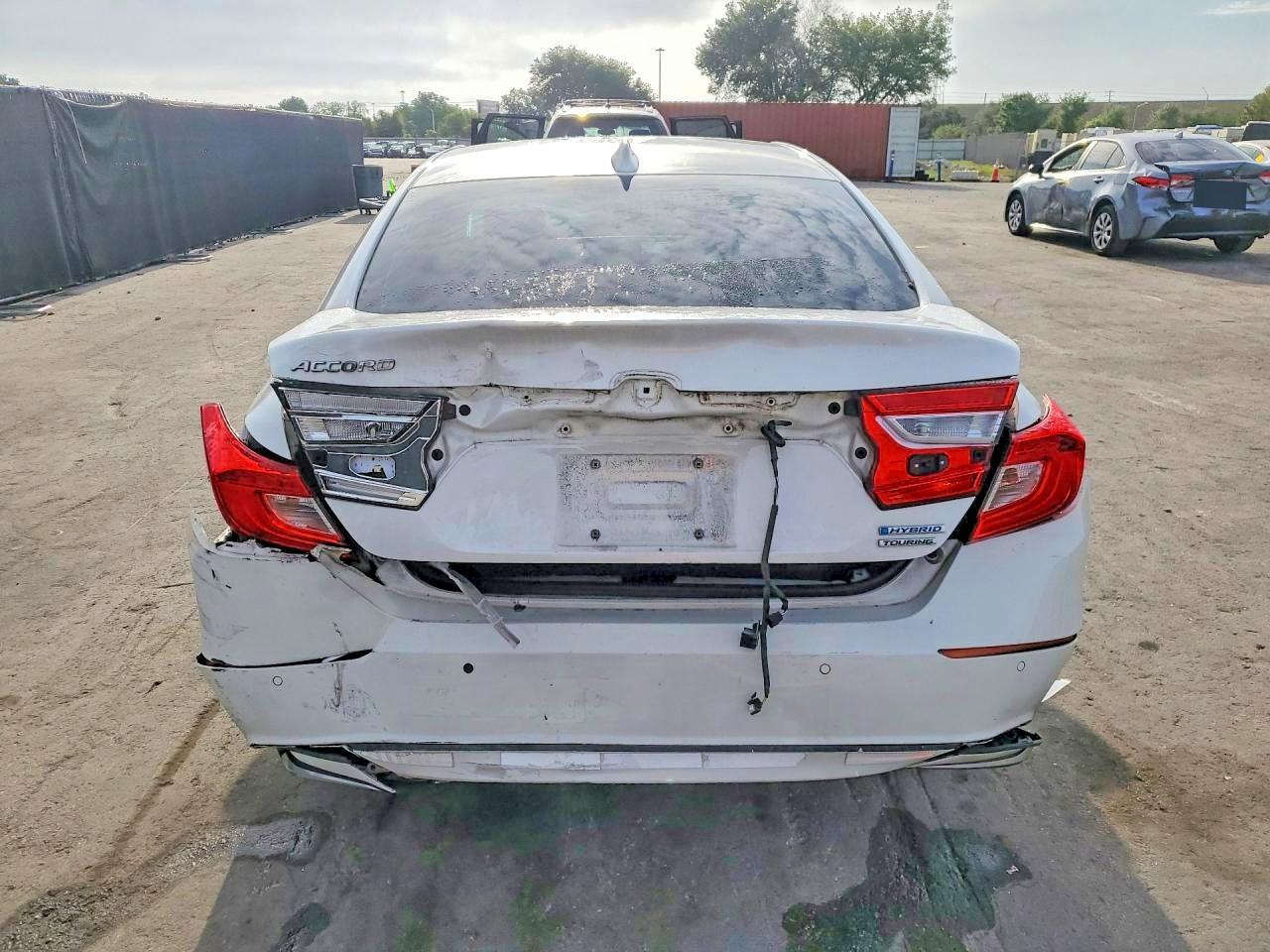 2019 Honda Accord Touring Hybrid - Image 6