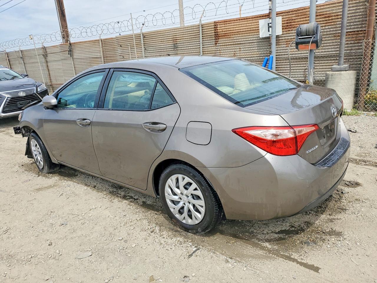 2018 Toyota Corolla Le - Фото 2