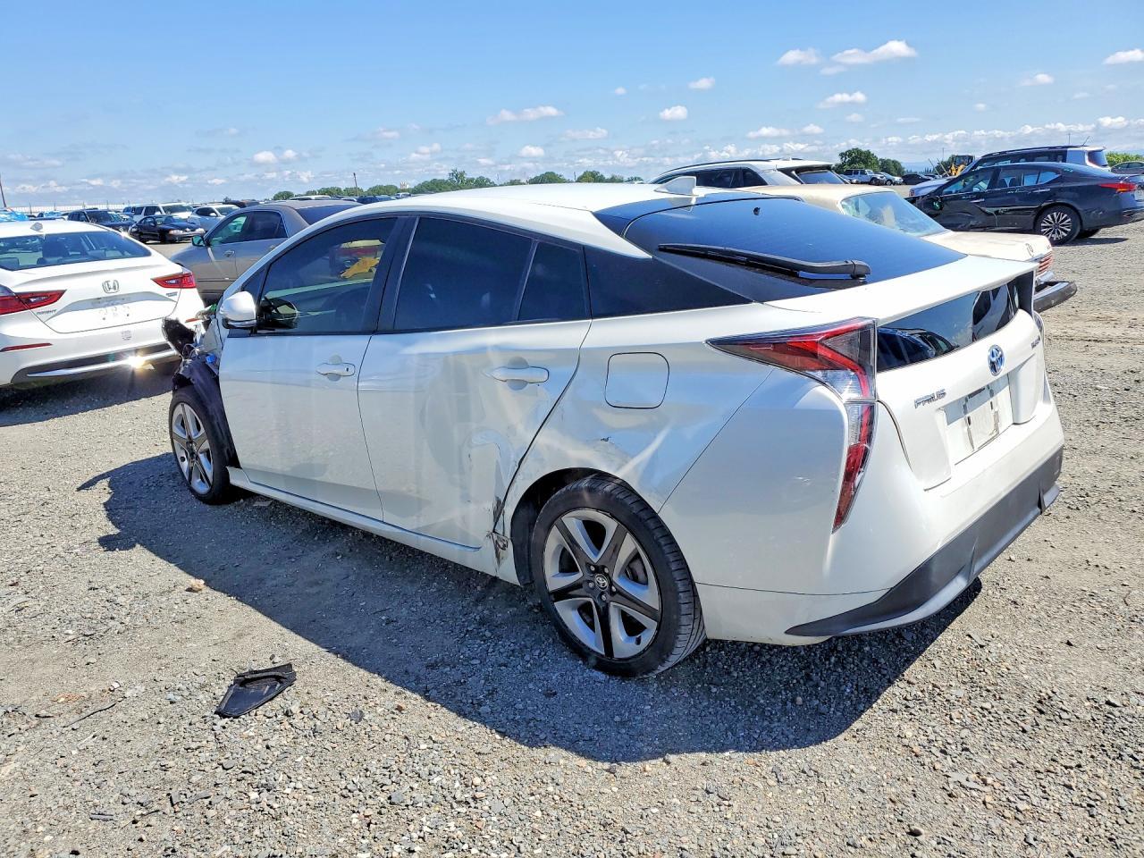 2016 Toyota Prius Three Touring - Фото 2