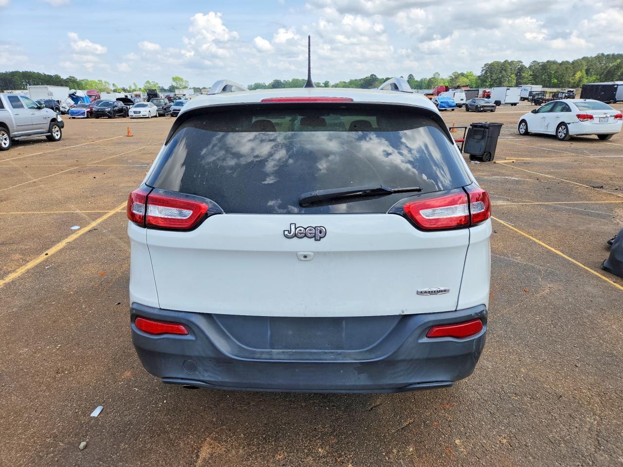 2017 Jeep Cherokee Latitude - Image 6