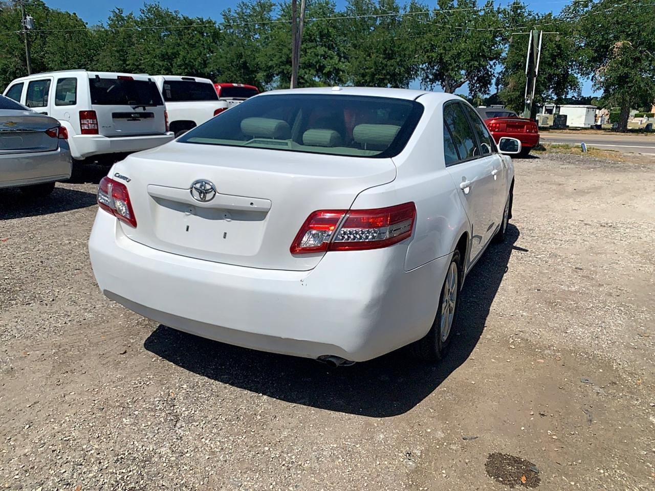 2011 Toyota Camry Le - Фото 4