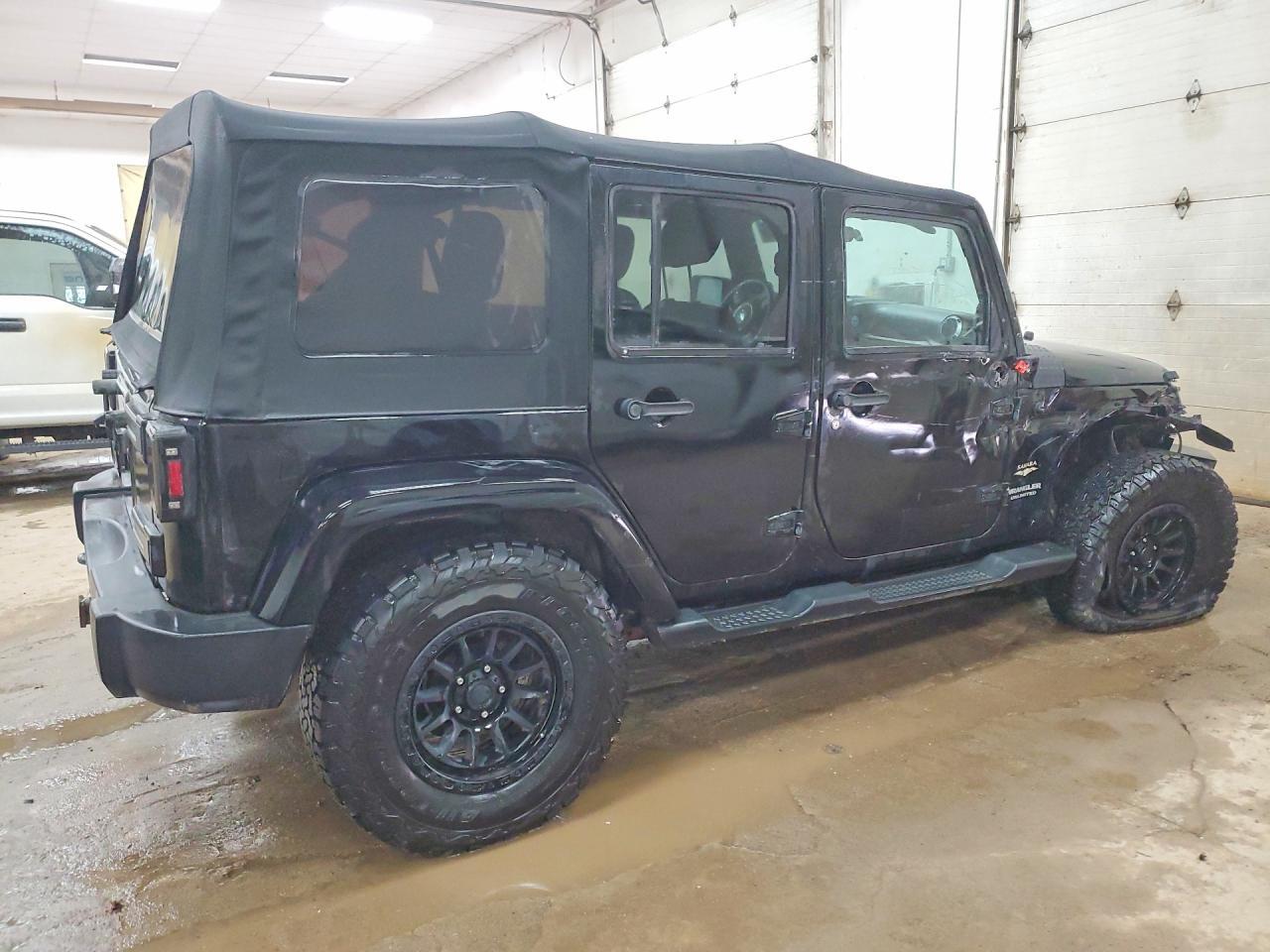 2012 Jeep Wrangler Unlimited Sahara - Image 3