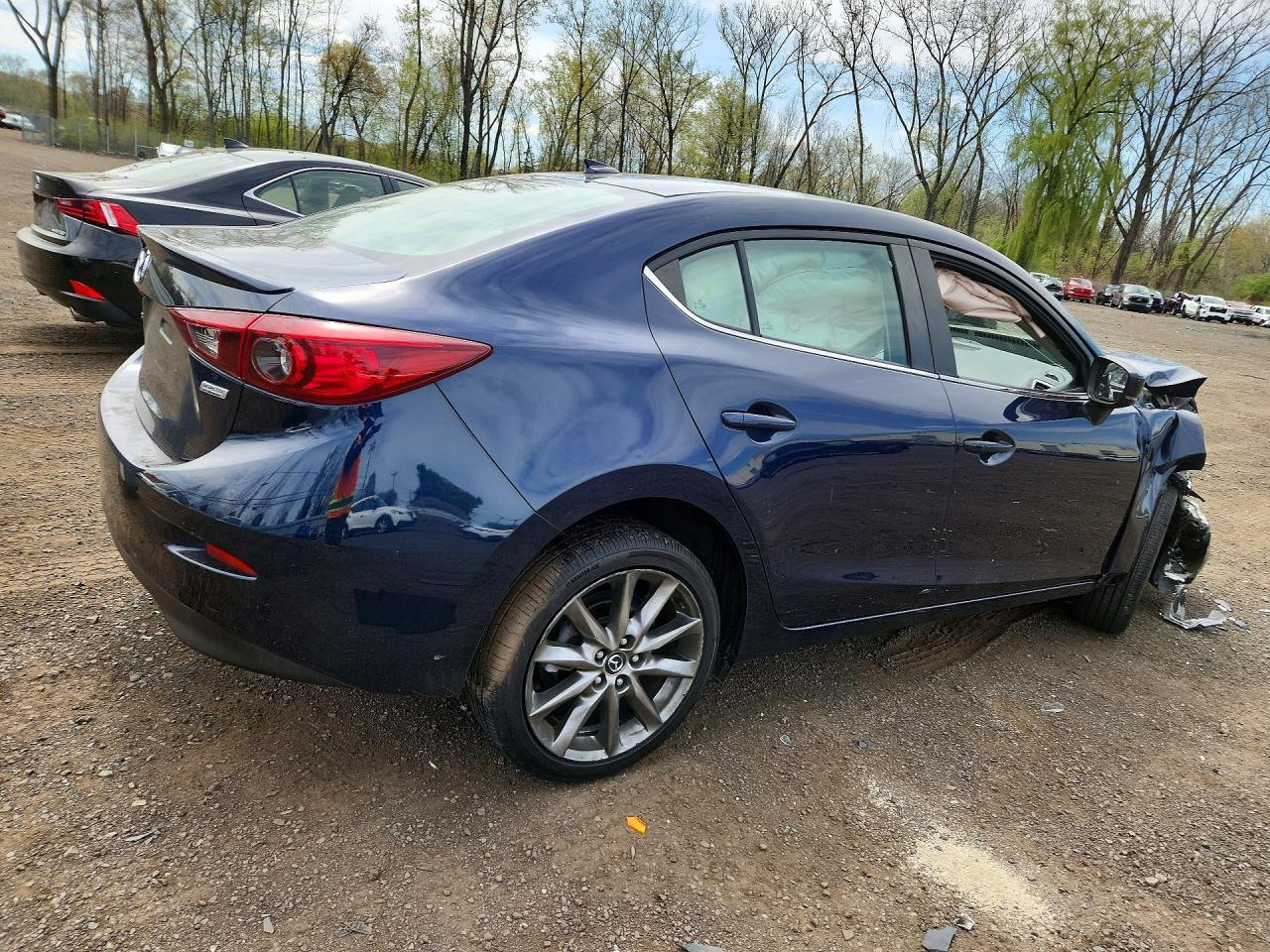 2018 Mazda 3 Touring - Image 3