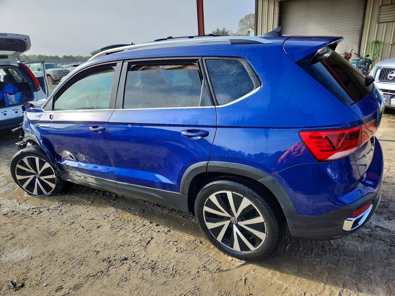2022 Volkswagen Taos Se - Фото 2