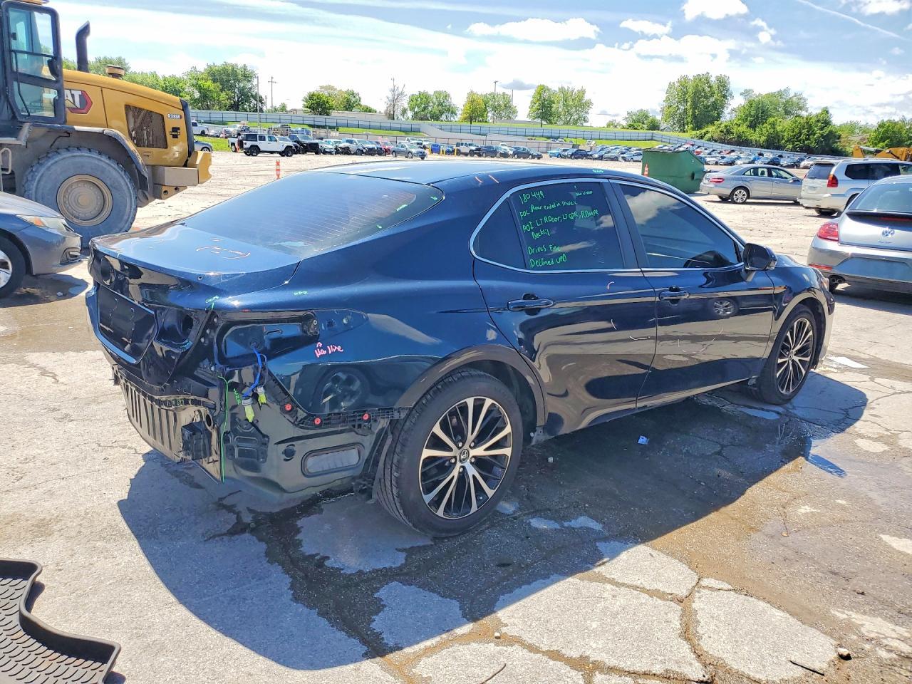2018 Toyota Camry Se - Фото 3