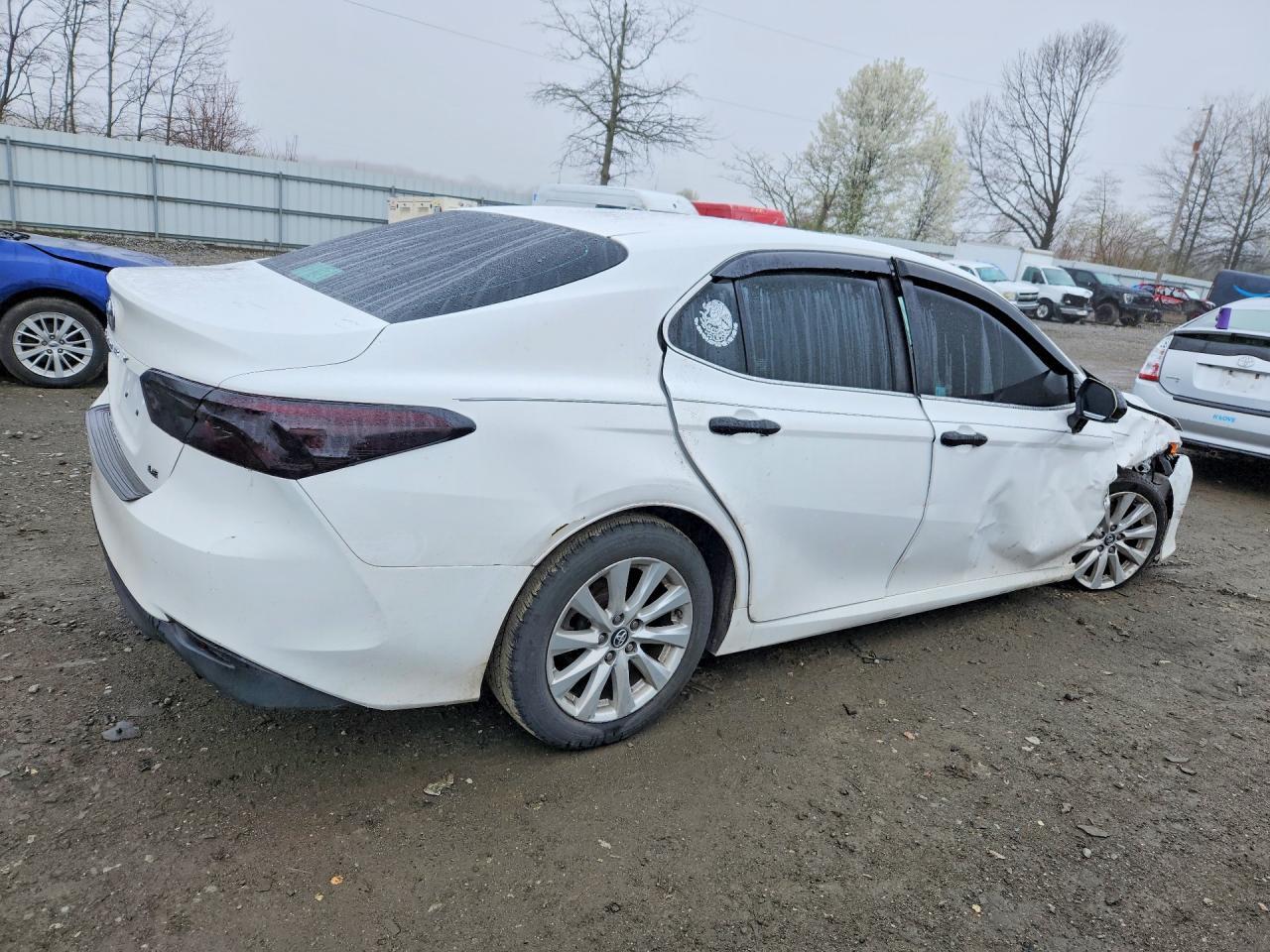 2018 Toyota Camry Le - Фото 3
