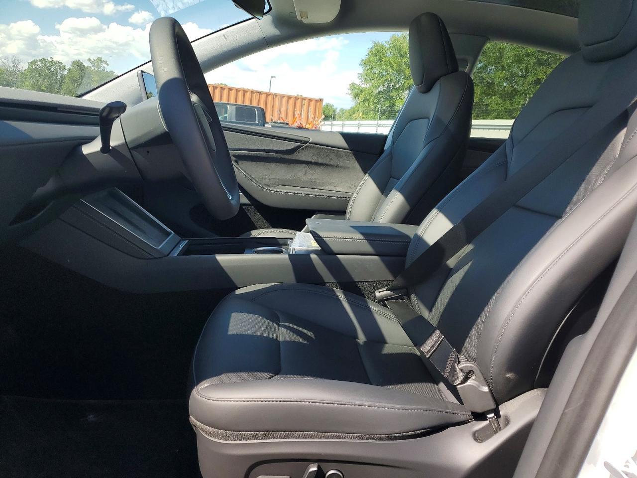 2026 Tesla Model Y - Фото 7
