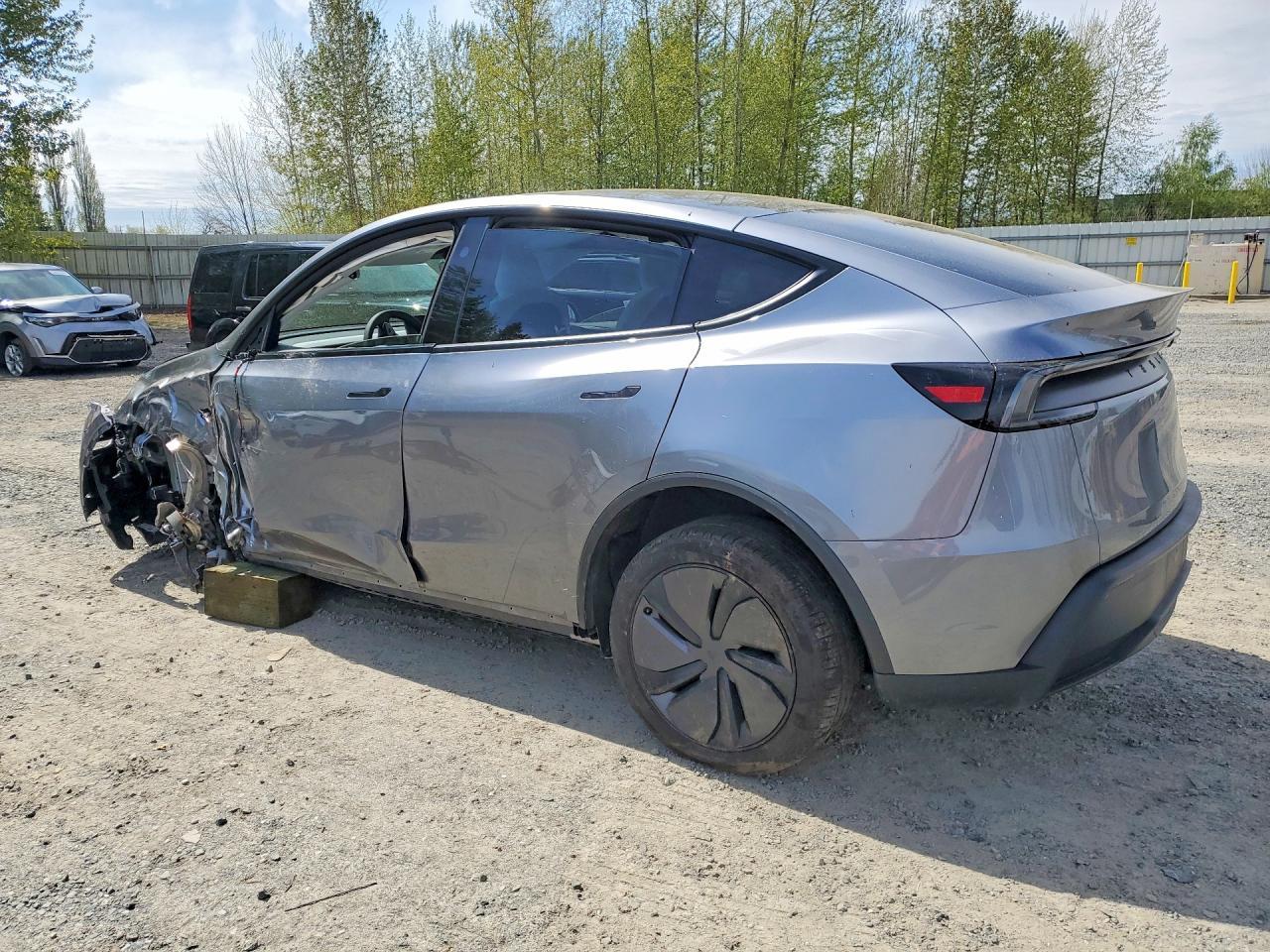 2026 Tesla Model Y - Фото 2