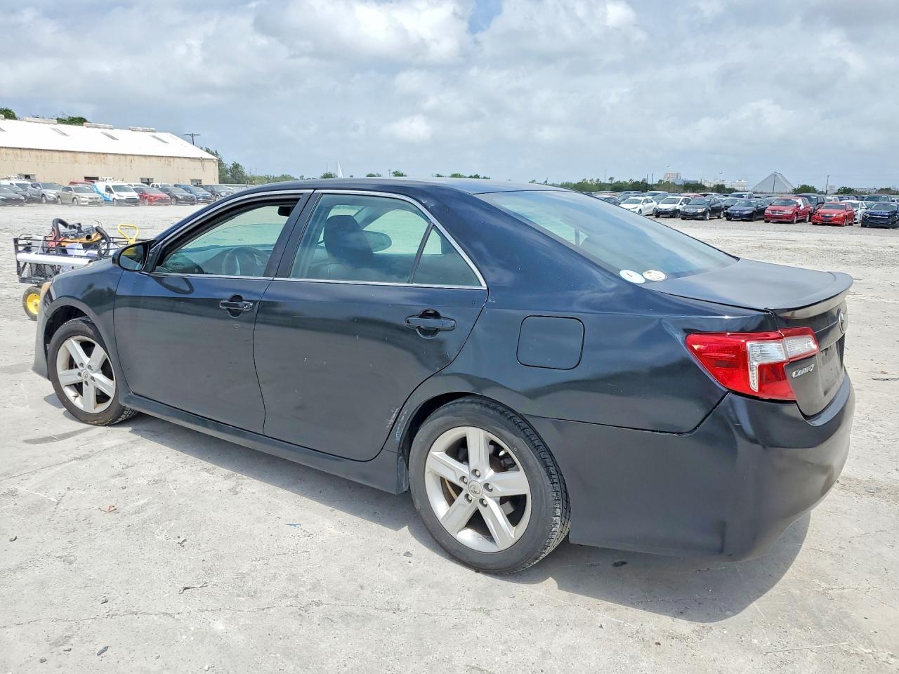2014 Toyota Camry Se - Фото 2